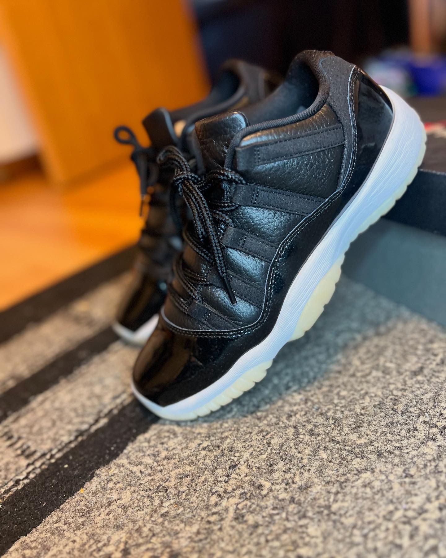 72-10 Retro Jordan 11 Lows 