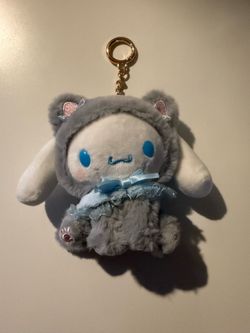 Hello Kitty ~ Cinnamoroll keychain