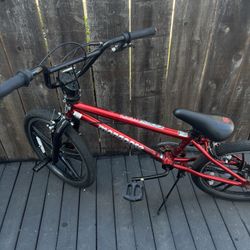 🚲 Selling bike in very good condition! Smooth ride, well taken care of.