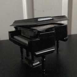 Grand Piano Mini Model Figure 