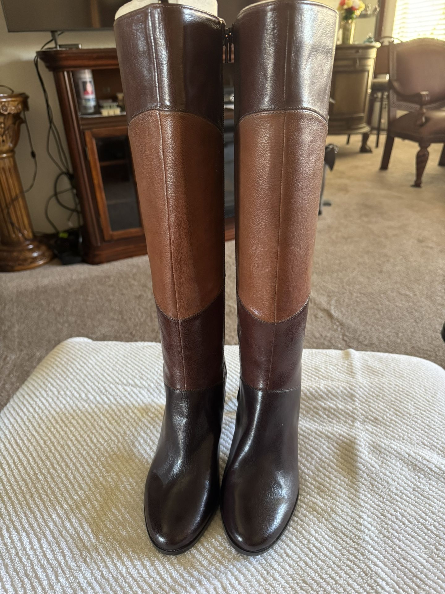 NWB LEATHER BOOTS 81/2 M