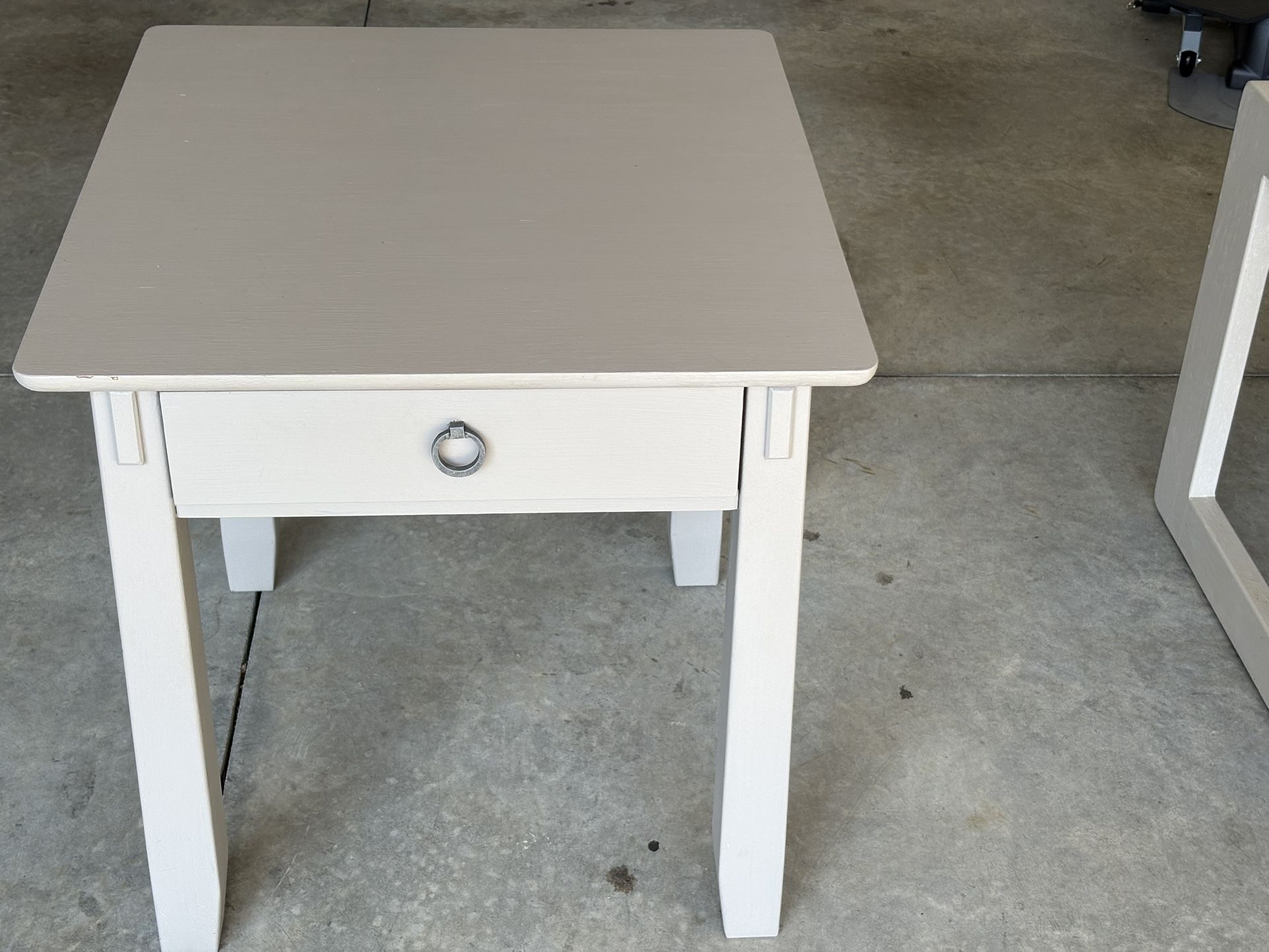 End Table/Nightstand
