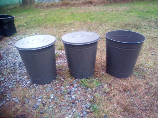 3 Sturdy 11 Gallon Metal Shop Cans, Great Condition. $20.00.