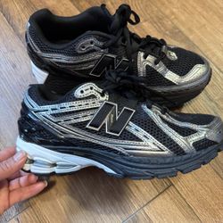 New Balance Size 7 Women 