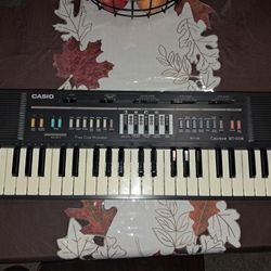Vintage Casio Casiotone MT-205 Electronic Keyboard