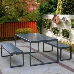Brand new high-end outdoor patio table set worth $500