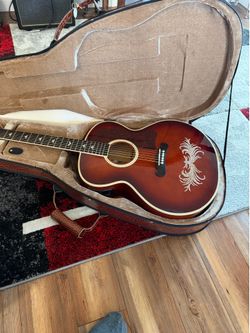 Esteban ice . Gorgeous guitar.. Heart case.