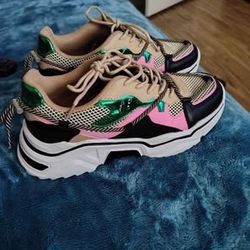 Women’s Size 9 Like New