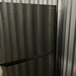 Insignia Refrigerator 