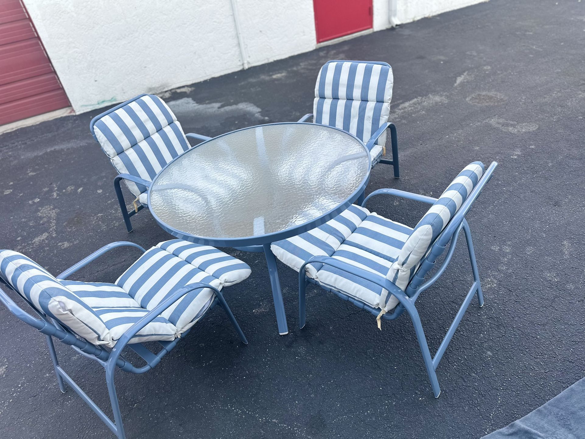 Patio set In Great Condition