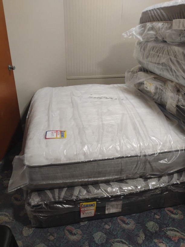 Sealy Queen Mattress And Box Spring