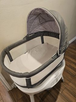Graco Baby Rocking Bassinet