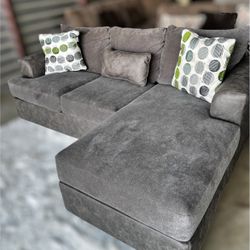 Used Small Sectional Sofa Couch (DELIVERY AVAILABLE)