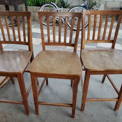 3 Tall Of Wooden. Chair. Good Price For  Sale    15 For  The  ( 3))      Se. Abla Español 