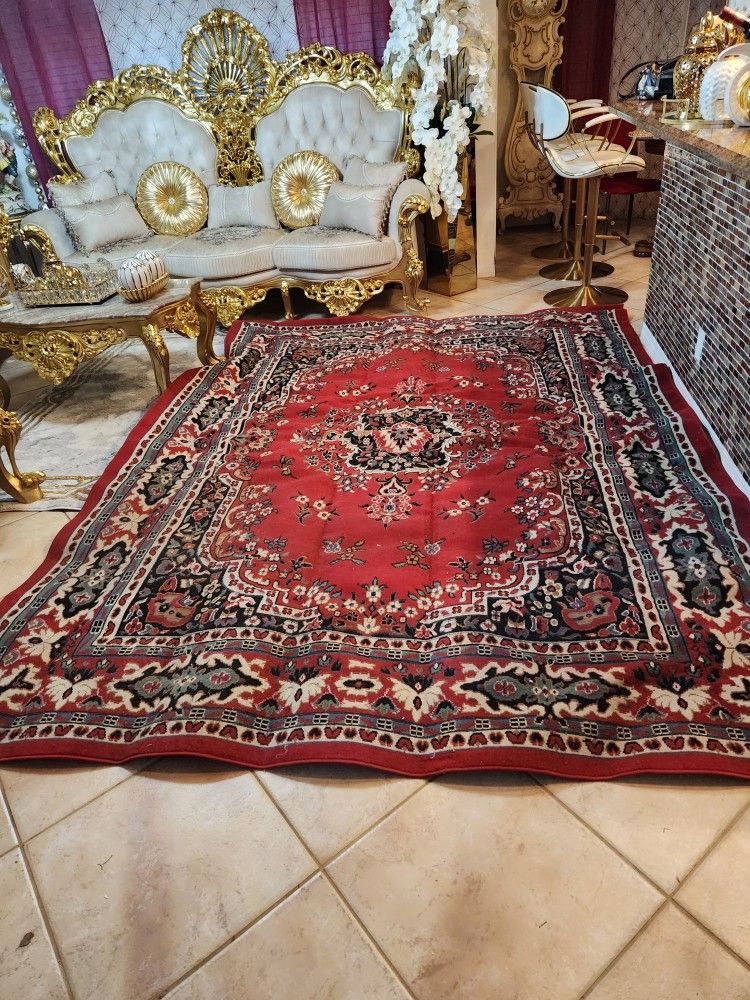 Beautiful And Good Quality Of Carpet 7x 10 in good Condition