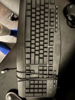 REDRAGON gaming kbm with mouse pad and controller