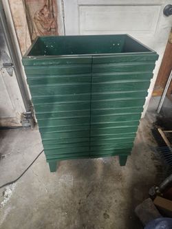 ​24" Swiss Madison Cascade Vanity Cabinet - Green Oak (Cabinet Only)
​Condition: New / Open Box
Color: Green Oak