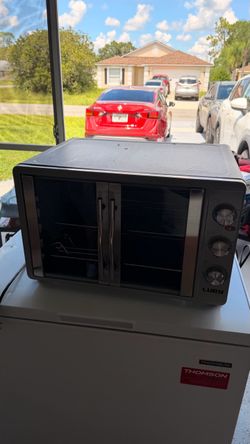Double door toaster oven
