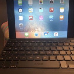 LOCKED I PAD WITH ZAGG KEY BOARD