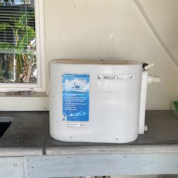 West Marine Life Boat 13 Gal