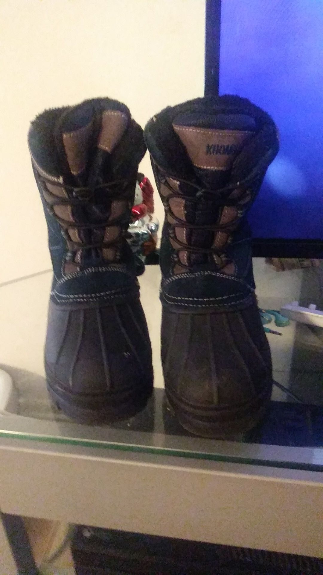 Snow boots size 5