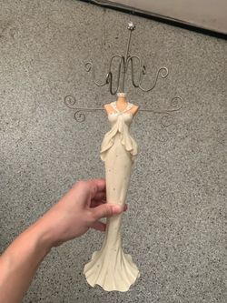 Necklace holder (Beautiful dress)👗