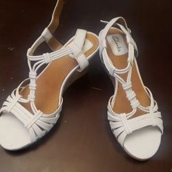 Beautiful white leather upper balance man made Sandals size 6m