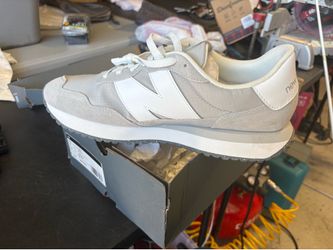 New balance men’s shoe size 14
