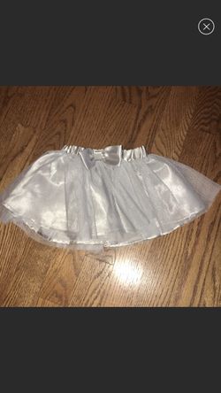 Baby girl skirt 3 months never worn
