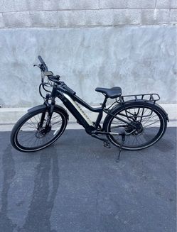 Aventon Level E Bike…. Small frame. In great condition. Barely used. Battery and charger included. $800 Price is Firm!!!!