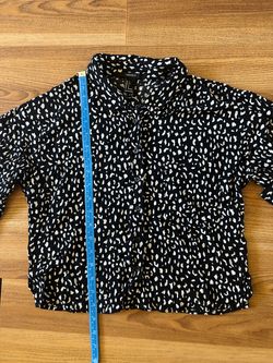 Forever 21 Animal Print Button-Up Blouse Size L
