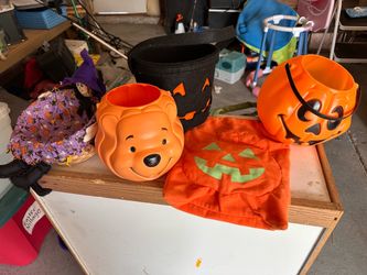Halloween Trick-or-Treat Buckets and Decor Lot