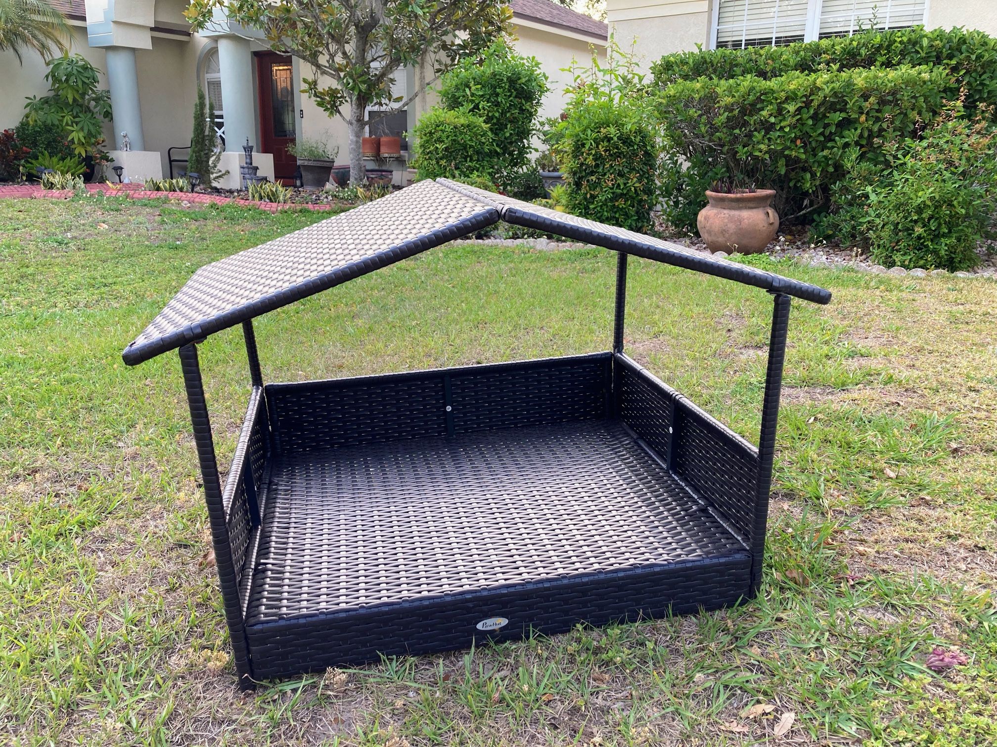 Outdoor Wicker Dog House with Canopy