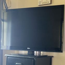 42 inch LG HD TV  not a smart tv with Remote & Small Stand