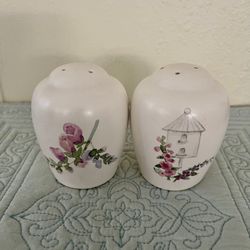 Pfaltzgraff Cape May Salt & Pepper Set Pink Flowers Birdhouse Vintage