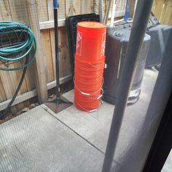 8 5gal buckets for sale 