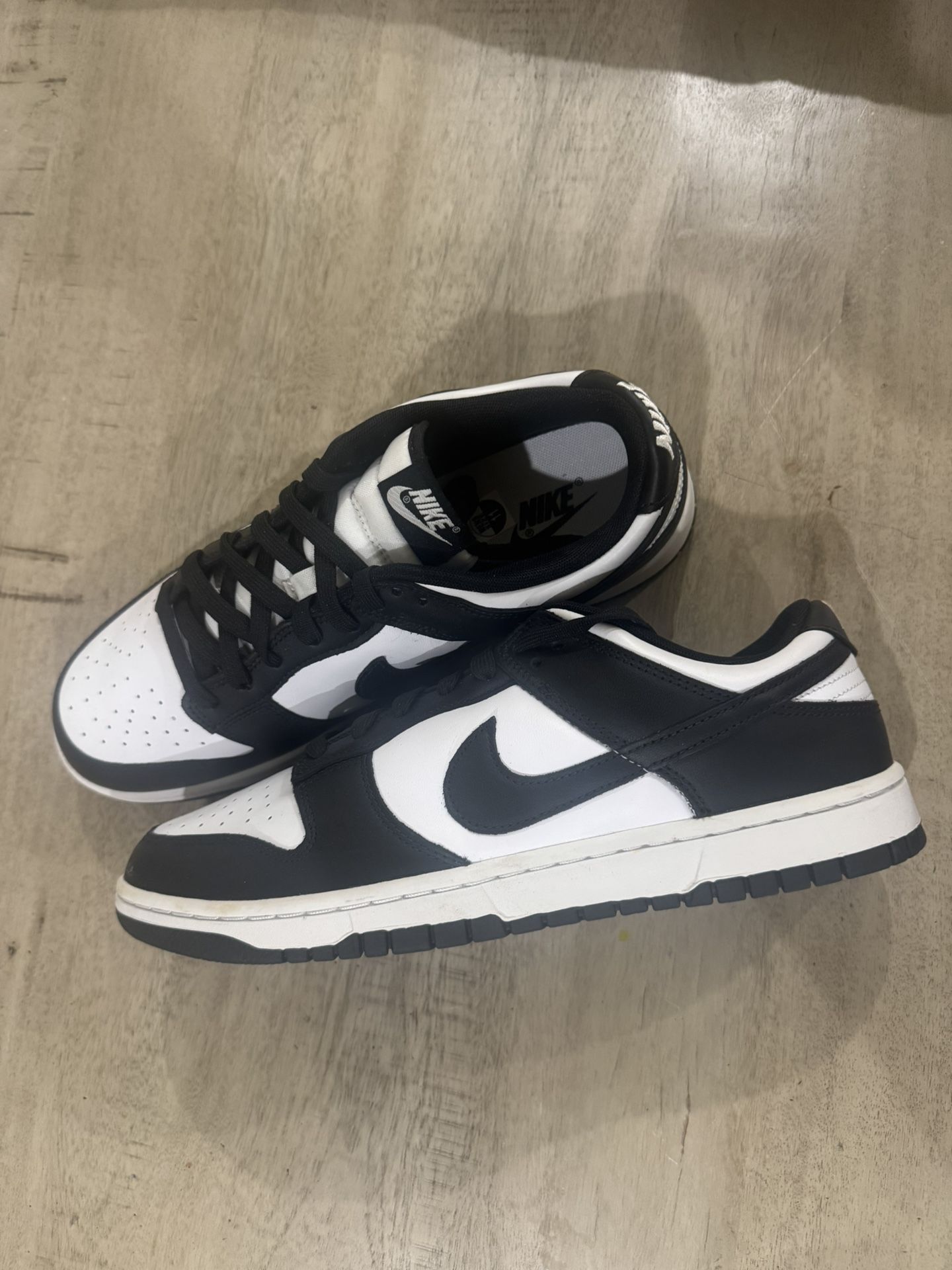Never Worn Nike pandas Size 11 Black Dunks