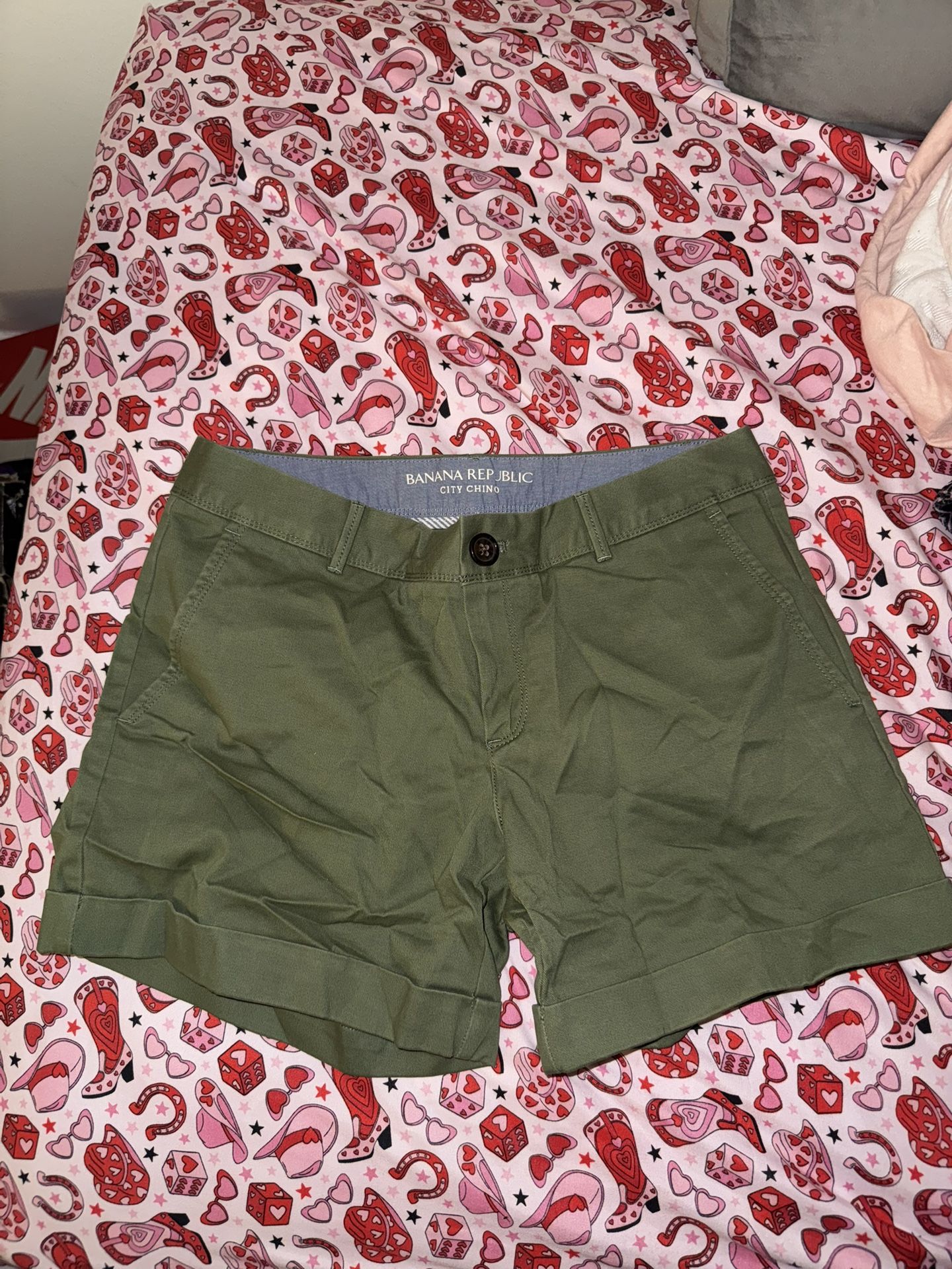 Banana Republic Size 4 City Chino Cuffed Olive Green Shorts short summer spring