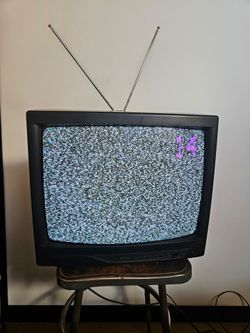 VINTAGE FUNAI FT1951 CRT TELEVISION – 19" COLOR TV – POWERS ON – RETRO GAMING – LOCAL PICKUP