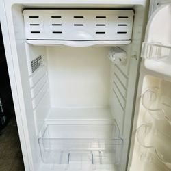 3.2 Cu.Ft Mini Fridge with Freezer, Single Door Mini Fridge