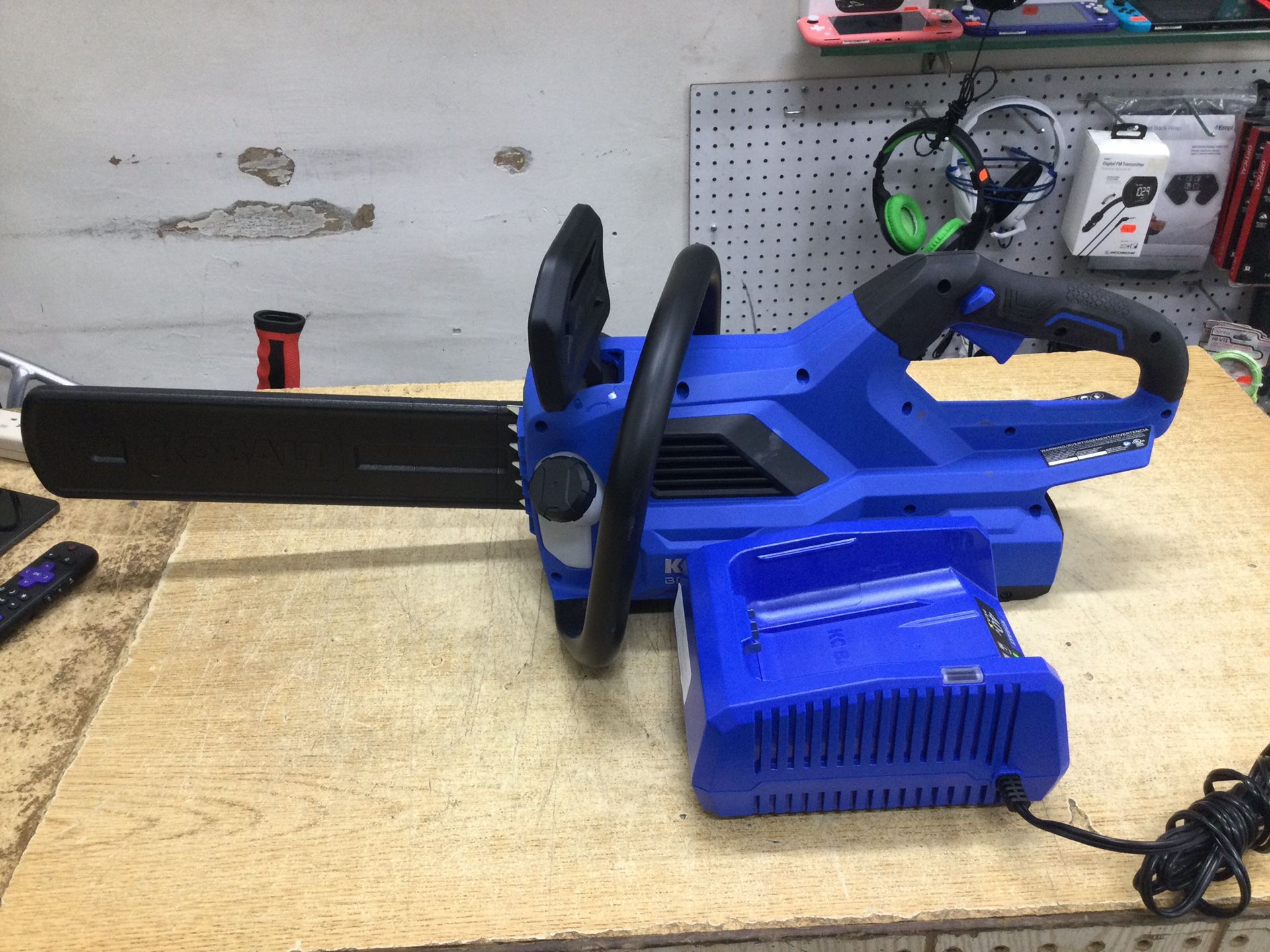 Kobalt Gen4 40-volt 14-in Brushless Battery Chainsaw (Battery and Charger Not Included)