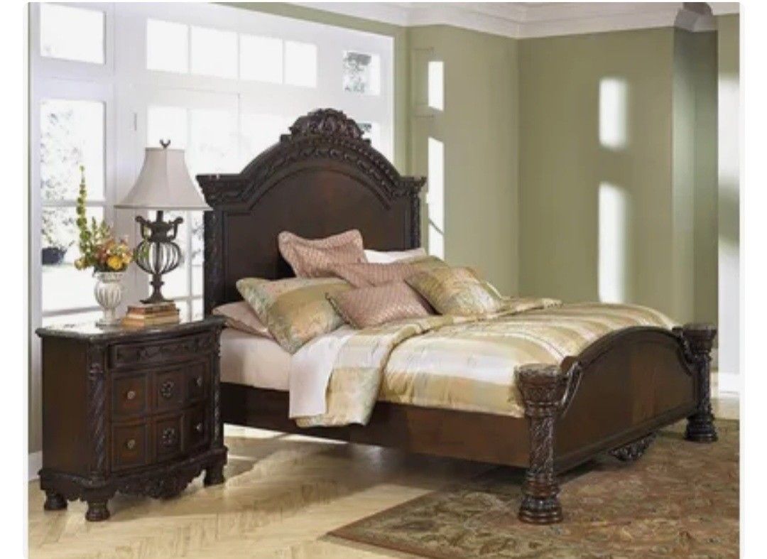 Ashley Furniture North Shore piece King set
