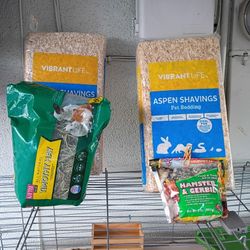 Guinea Pig Cage And Bedding/Food 