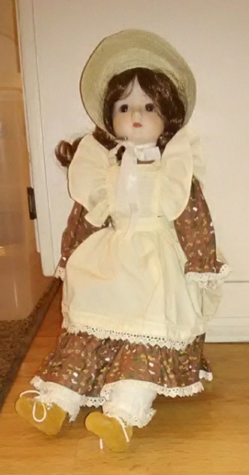 1982 Schmid Musical Porcelain Doll