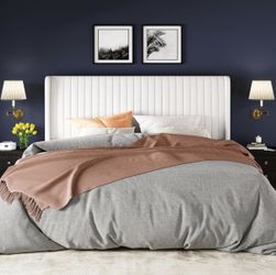 King Size Velvet Bed Frame/Vertical Channel Tufted Wingback Headboard/Upholstered Platform