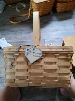 LONGABERGER, SQUARE 12" X 13" X 6", HANDLE 12" $10 And Much More