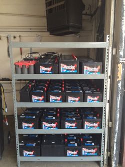 Baterías para todo tipo de vehículos gasolina o dice vehículos industriales y también de 18 ruedas