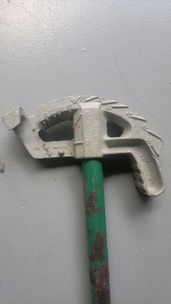 Pipe bender