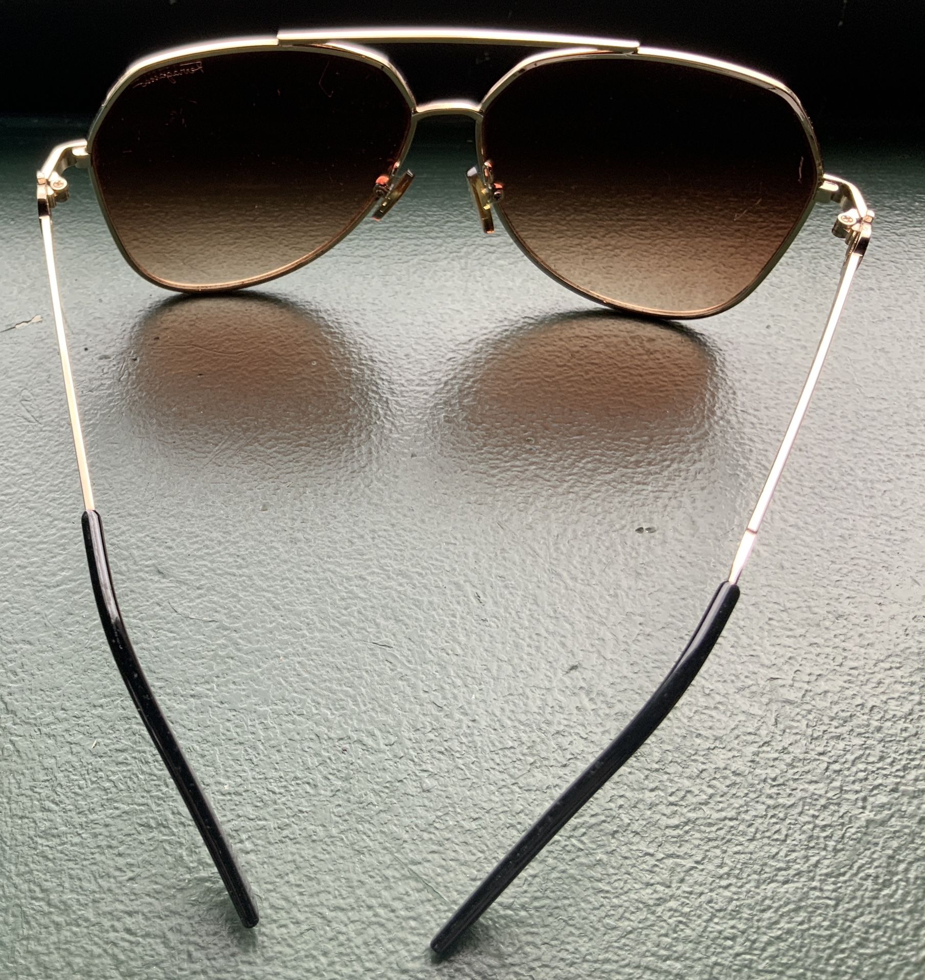 🎆 Salvatore FERRAGAMO 🕶️ Sunglasses... Value $150... 🚚MOVING OUT OF STORAGE📦