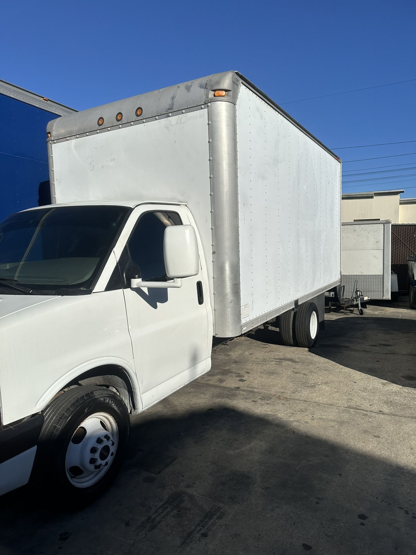 2006 GMC Box Truck